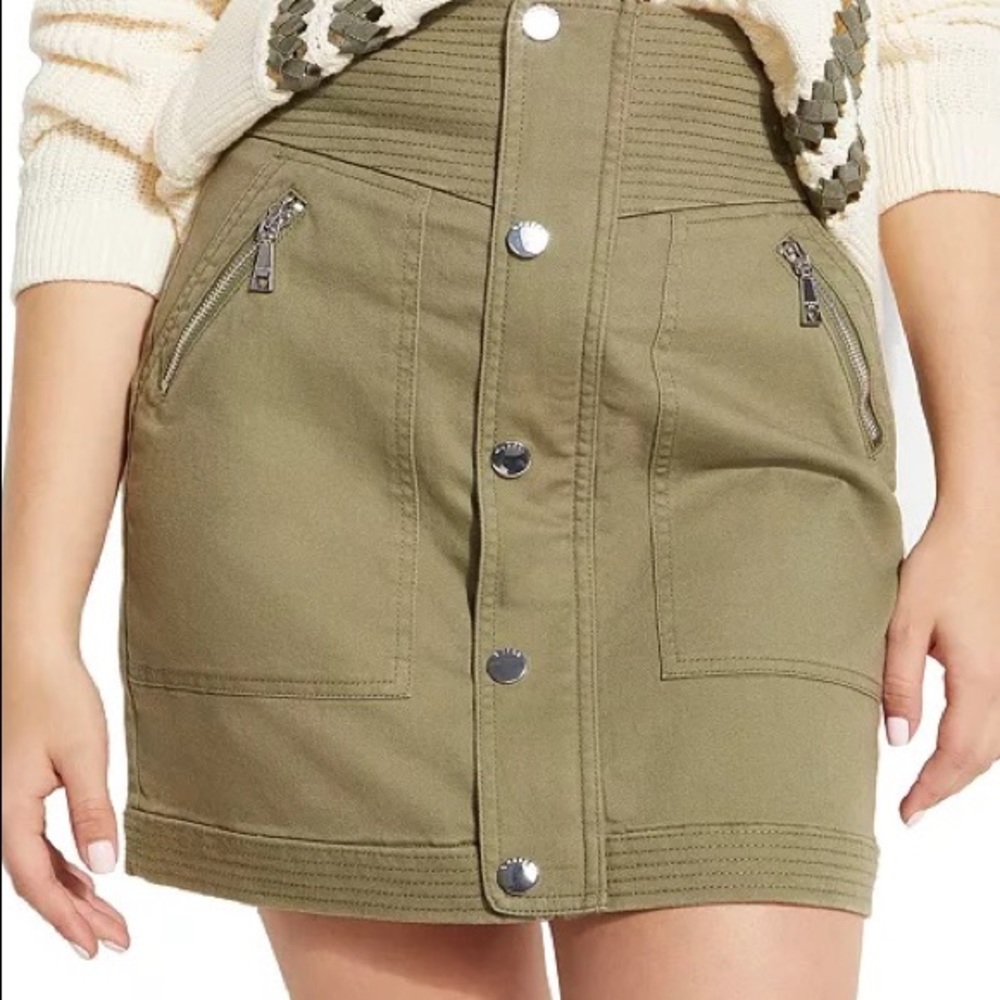 GUESS AJA Cargo Mini Skirt Size 4